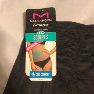 Maidenform Intimates & Sleepwear - Black waist trainer Maidenform Intimates & Sleepwear - Black waist trainer
